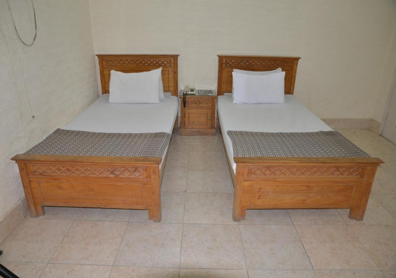 Step Inn Hotel Sukkur Exterior foto